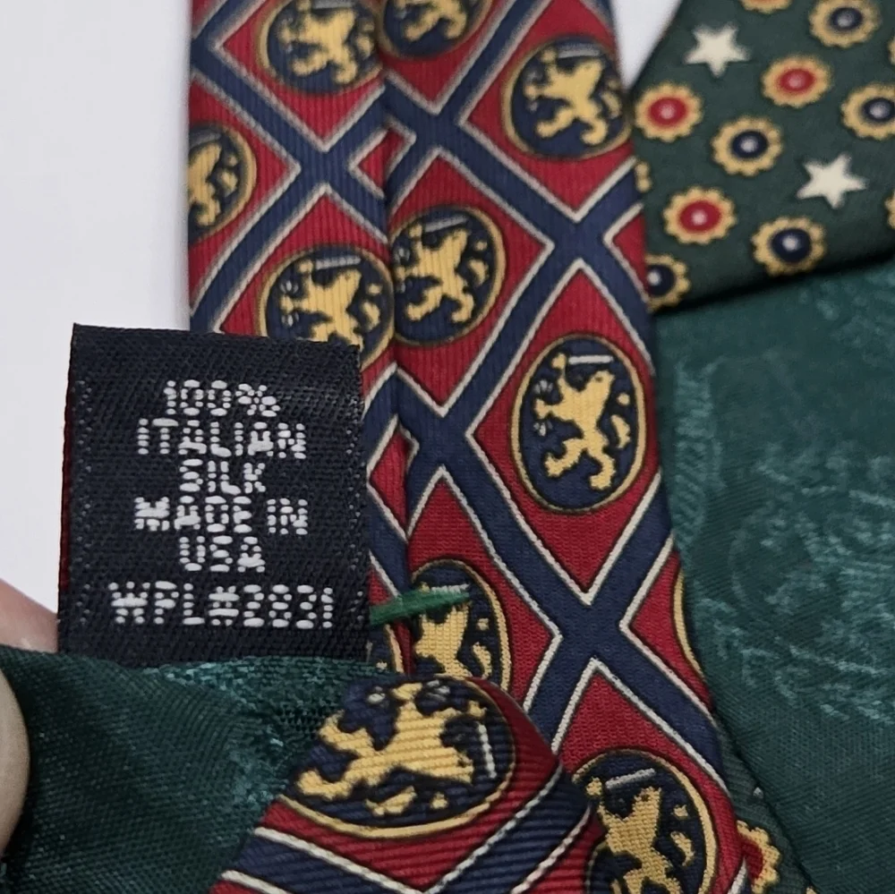 Vintage Tommy Hilfiger Patterned Green and Red Men's Tie